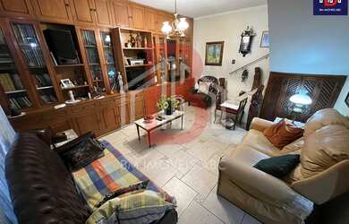 Imagem: A casa possui 3 Dormitórios, 4 Banheiros, 2 Vagas na garagem