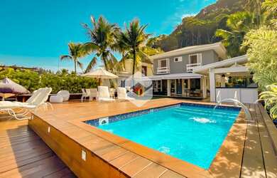 Imagem: A casa em condomínio possui 4 Dormitórios, 5 Banheiros, 2