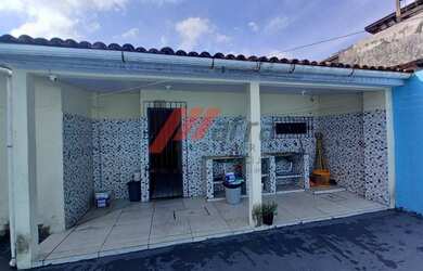 Imagem: A casa possui 3 Dormitórios, 2 Banheiros, 2 Vagas na garagem