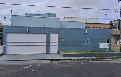 Imagem: A casa possui 4 Dormitórios, 5 Banheiros, 2 Vagas na garagem