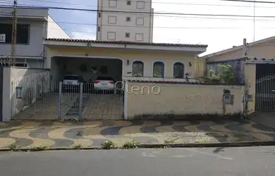 Imagem: A casa possui 4 Dormitórios, 3 Banheiros, 4 Vagas na garagem