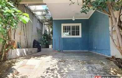 Imagem: A casa possui 3 Dormitórios, 3 Banheiros, 4 Vagas na garagem