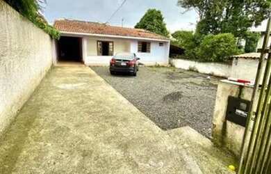 Imagem: A casa possui 3 Dormitórios, 1 Banheiro, 5 Vagas na garagem