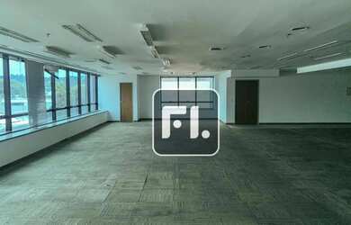 Imagem: O depósito possui 5 Vagas na garagem e 475m² de Área e está