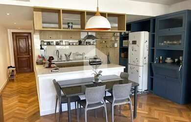 Imagem 4: Cobertura duplex reformada por arquiteta Vista espetacular das montanhas!