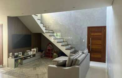 Imagem: A casa possui 3 Dormitórios, 2 Banheiros, 3 Vagas na garagem