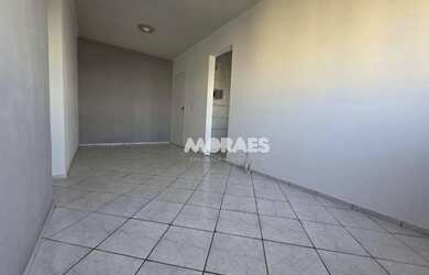 Imagem: O apartamento possui 3 Dormitórios, 1 Banheiro, 1 Vaga na garagem