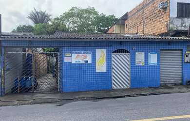 Imagem: A casa possui 4 Dormitórios, 3 Banheiros, 3 Vagas na garagem