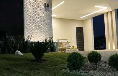 Imagem: A casa possui 3 Dormitórios, 2 Banheiros, 3 Vagas na garagem