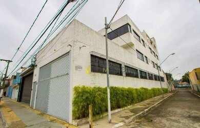 Imagem: O depósito possui 5 Vagas na garagem, 609m² de Área e está