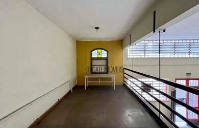 Imagem: O depósito possui 5 Vagas na garagem, 700m² de Área e está