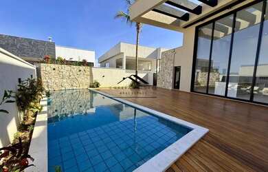 Imagem: A casa em condomínio possui 4 Dormitórios, 5 Banheiros, 4