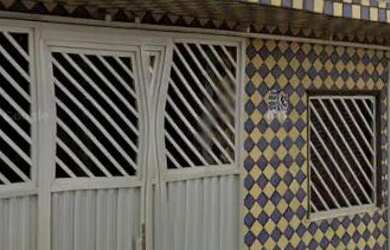 Imagem: A casa em condomínio possui 3 Dormitórios, 1 Banheiro, Piscina