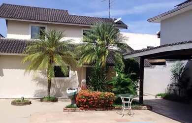 Imagem: A casa em condomínio possui 4 Dormitórios, 3 Banheiros, 4