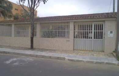 Imagem: A casa possui 2 Dormitórios, 2 Banheiros, 1 Vaga na garagem