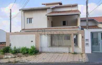 Imagem: A casa possui 4 Dormitórios, 2 Banheiros, 2 Vagas na garagem