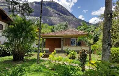 Imagem: A casa possui 3 Dormitórios, 1 Banheiro, 5 Vagas na garagem