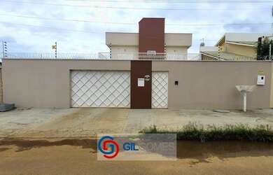 Imagem: A casa possui 4 Dormitórios, 5 Banheiros, 3 Vagas na garagem