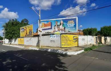 Imagem: O terreno possui 600m² de Área e está localizado em Fátima