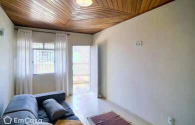 Imagem: A casa possui 2 Dormitórios, 2 Banheiros, 1 Vaga na garagem