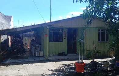 Imagem: A casa possui 2 Dormitórios, 1 Banheiro, 2 Vagas na garagem