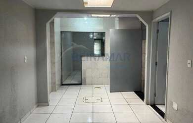 Imagem: A casa possui 3 Dormitórios, 1 Banheiro, 2 Vagas na garagem