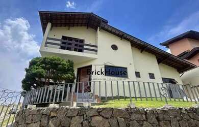 Imagem: A casa em condomínio possui 3 Dormitórios, 4 Banheiros e 192m²