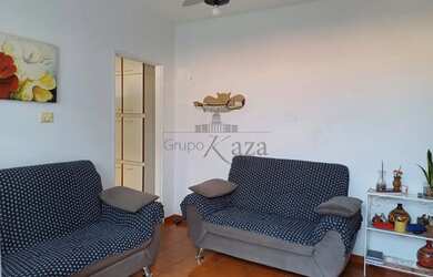 Imagem: A casa possui 2 Dormitórios, 1 Banheiro, 2 Vagas na garagem