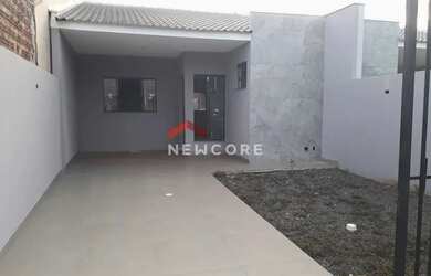 Imagem: A casa possui 2 Dormitórios, 1 Banheiro, 2 Vagas na garagem