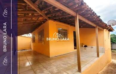 Imagem: A casa à venda possui 2 Dormitórios, 1 Banheiro, 1 Vaga na