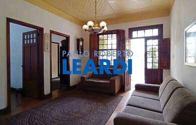 Imagem: A casa possui 2 Dormitórios, 3 Banheiros, 2 Vagas na garagem