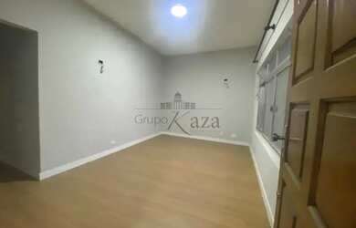 Imagem: A casa possui 3 Dormitórios, 3 Banheiros, 3 Vagas na garagem