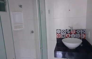 Imagem: O apartamento possui 2 Dormitórios, 1 Banheiro, 1 Vaga na garagem