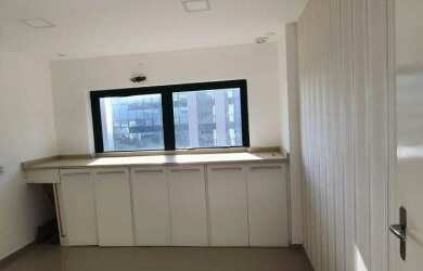 Imagem: O depósito possui 1 Vaga na garagem, 36m² de Área e está