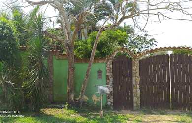 Imagem: A casa possui 3 Dormitórios, 2 Banheiros e 360m² de Área