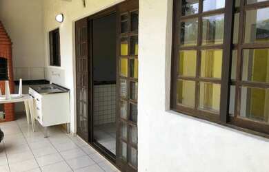 Imagem: A casa possui 2 Dormitórios, 2 Banheiros, 2 Vagas na garagem