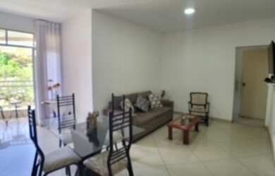 Imagem: O apartamento possui 3 Dormitórios, 1 Banheiro, 2 Vagas na