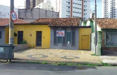 Imagem: A casa possui 4 Dormitórios, 2 Banheiros, 3 Vagas na garagem