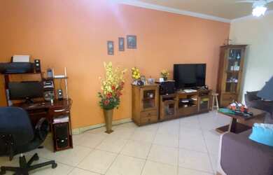 Imagem: A casa possui 2 Dormitórios, 2 Banheiros, 5 Vagas na garagem