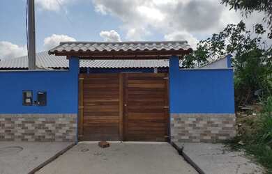 Imagem: A casa possui 2 Dormitórios, 2 Banheiros, 2 Vagas na garagem