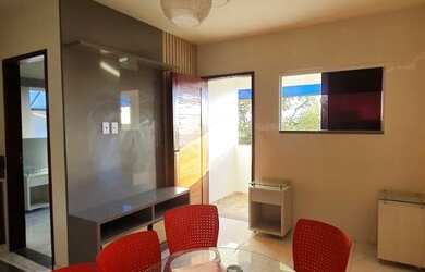 Imagem: A casa possui 2 Dormitórios, 2 Banheiros, 2 Vagas na garagem