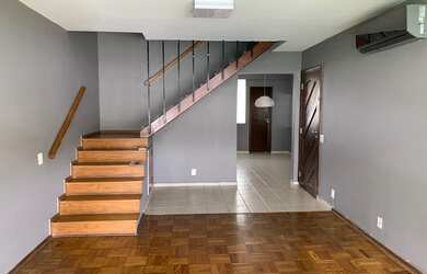 Imagem: A casa em condomínio possui 3 Dormitórios, 3 Banheiros, 2