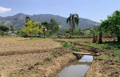 Imagem: A fazenda possui 250m² de Área, Área de serviço, Varanda