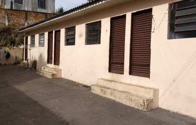 Imagem: A kitnet possui 2 Dormitórios, 1 Banheiro, 30m² de Área e