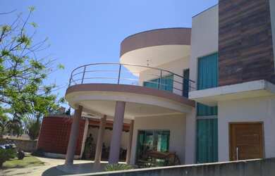 Imagem: A casa em condomínio possui 3 Dormitórios, 3 Banheiros, Imóvel