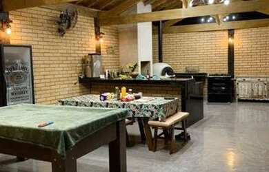 Imagem: A casa em condomínio possui 3 Dormitórios, 2 Banheiros, 2