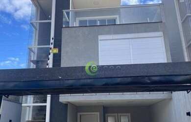 Imagem: A casa possui 3 Dormitórios, 3 Banheiros, 2 Vagas na garagem