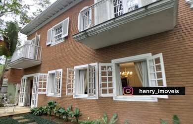 Imagem: A casa em condomínio possui 4 Dormitórios, 5 Banheiros, 4