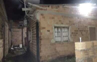 Imagem: A casa possui 1 Dormitório, 1 Banheiro, 2 Vagas na garagem