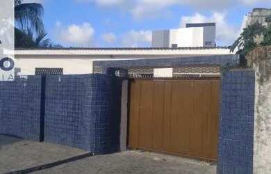 Imagem: A casa possui 4 Dormitórios, 1 Banheiro, 2 Vagas na garagem